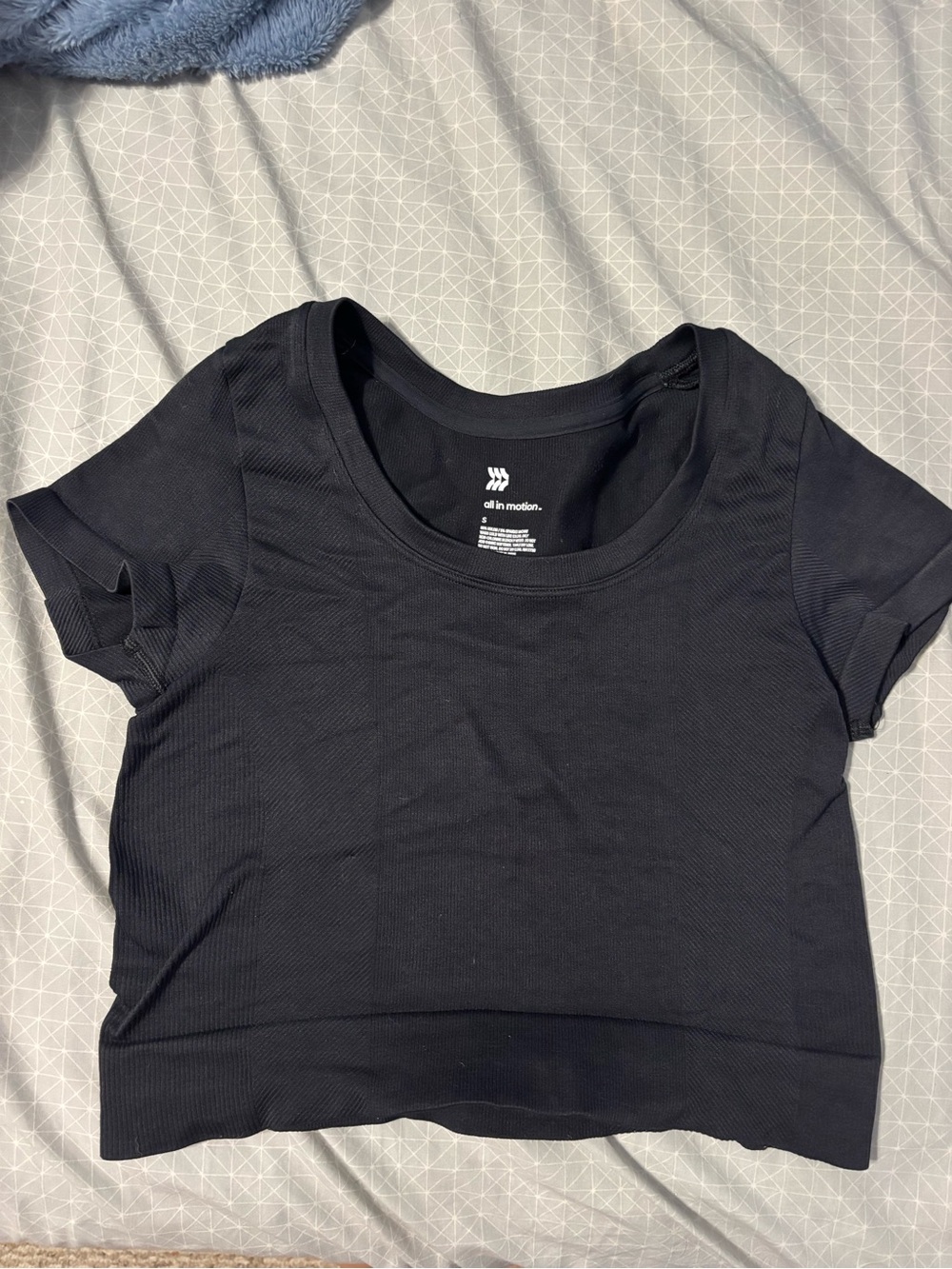 all in motion Black Women's Scoop Neck Cropped Tee